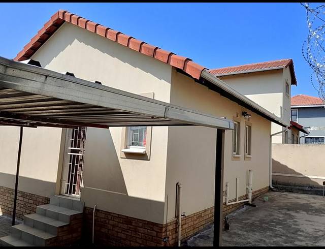 2 BEDROOM HOUSE FOR SALE IN RANDBURG CENTRAL